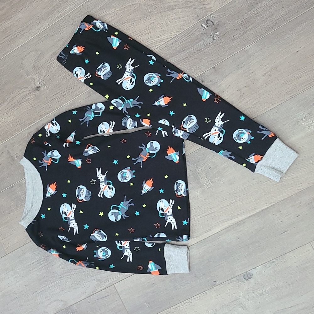 NEW 2T Carter's Pajama set